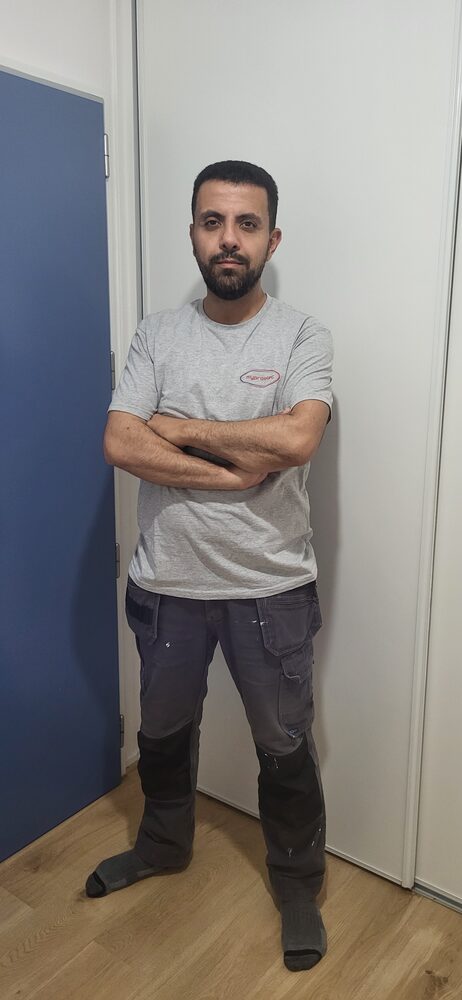 Électricien MyProElec, artisan qualifié au travail en Alsace